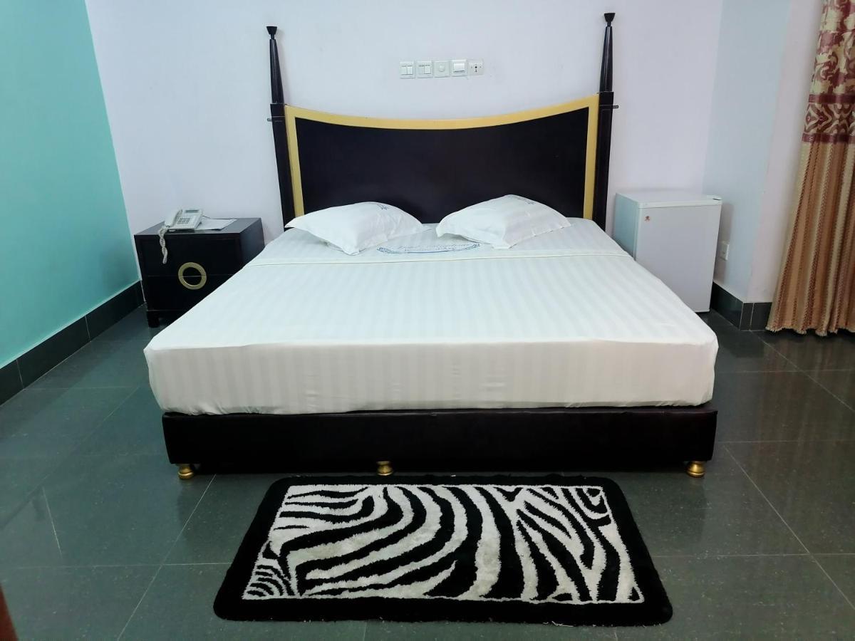 Hotel Residence Jeanne D'Arc Cotonou Exterior foto